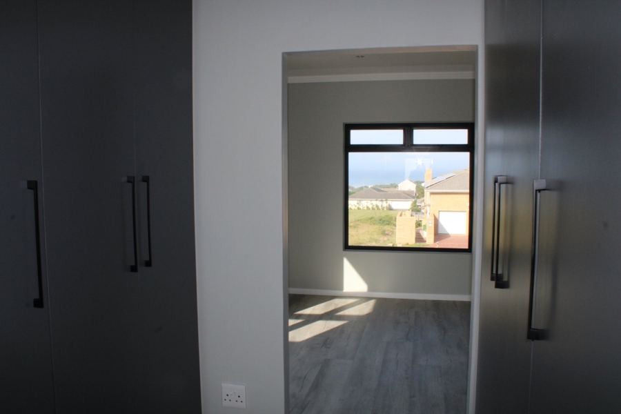 4 Bedroom Property for Sale in Kidds Beach Eastern Cape